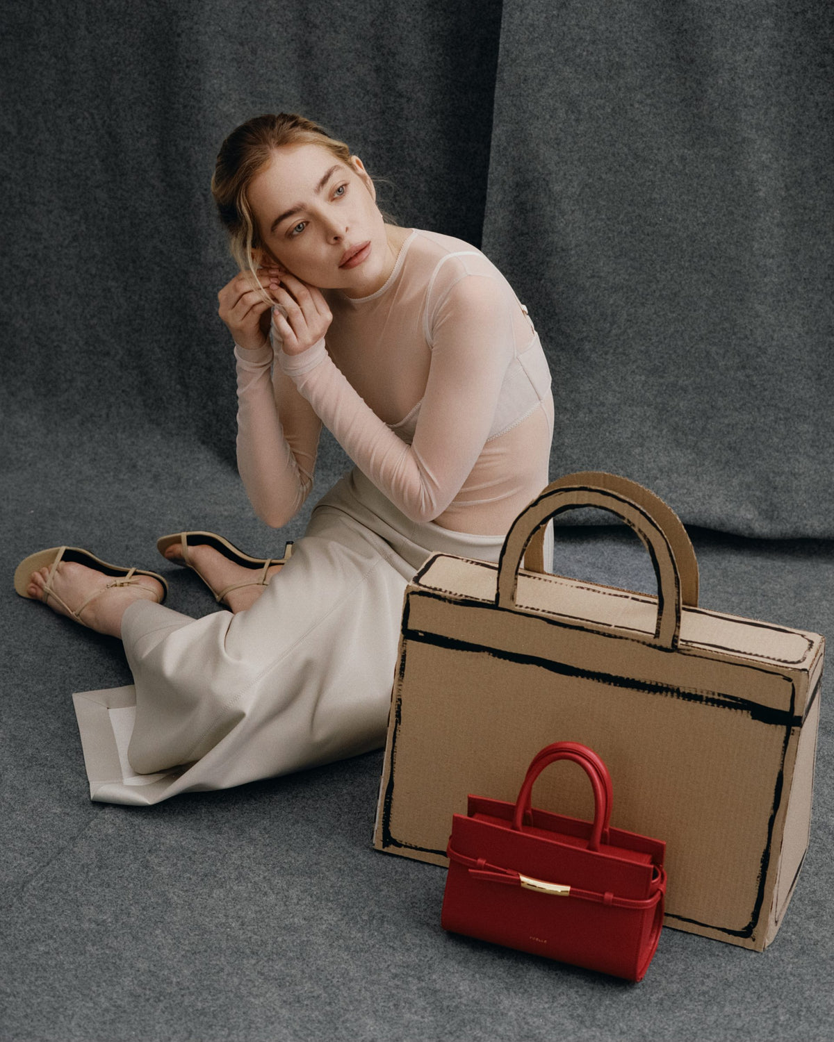 Object № 03 Bag Small Червона — кампанія Papier Collé