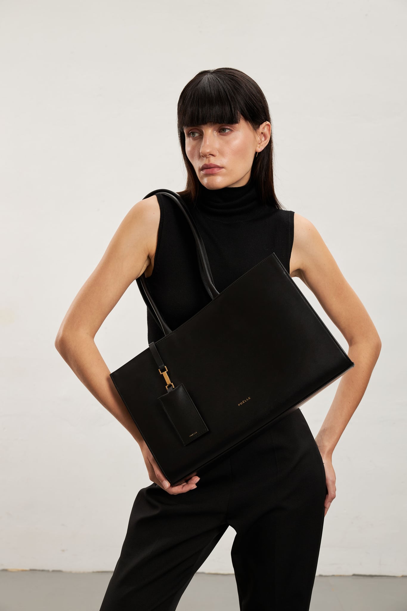 Medium Carolyn Tote Bag Чорна