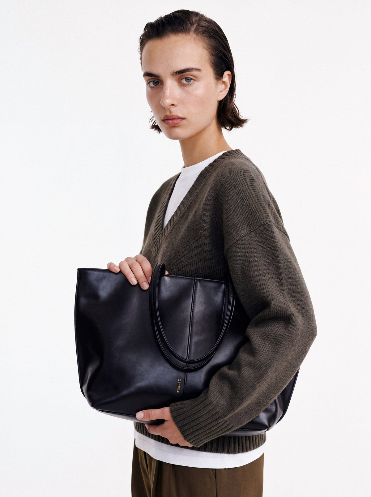Jane Tote чорна, у руці