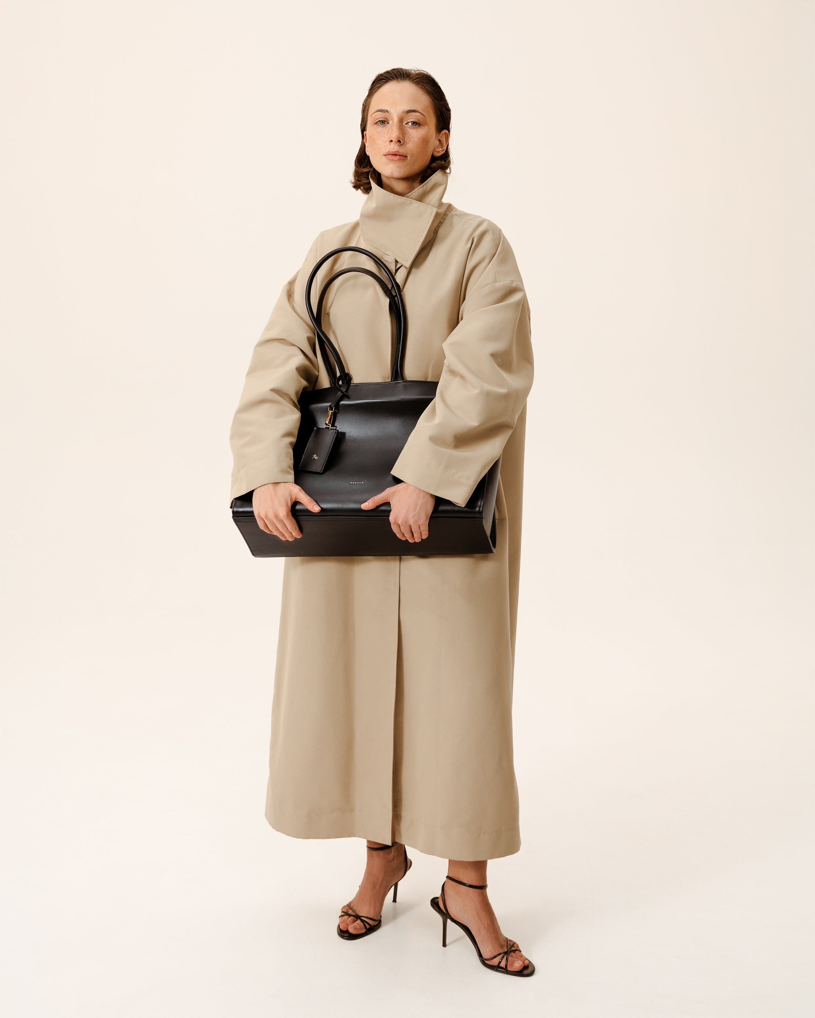Large Carolyn Tote Bag Чорна